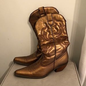 Gold cowgirl boots!! Brand new never been worn